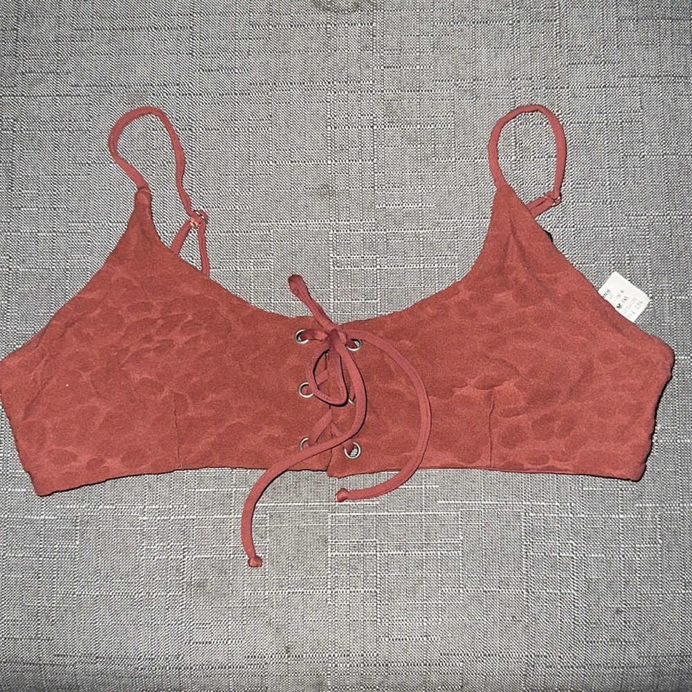 New Tavik Reign Swim Top Textured Cheetah Berry Size Large